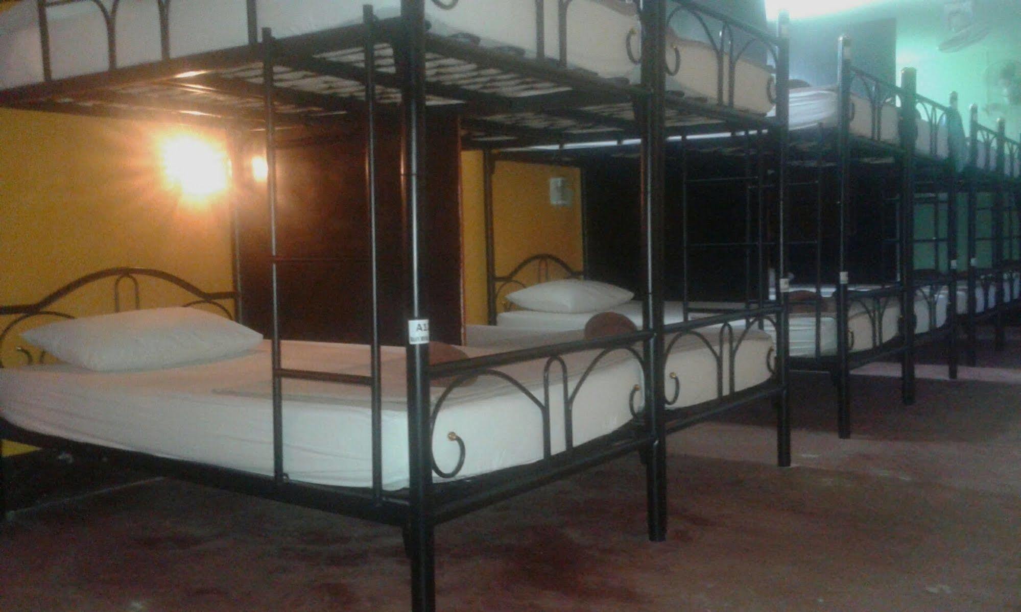 Baan Mook Anda Hostel Koh Lanta Luaran gambar